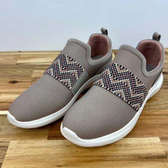 NWOB Clarks Cloudstepper Women's Nova Way Slip On Sneaker Stone Beige 8.5 - Picture 1 of 9